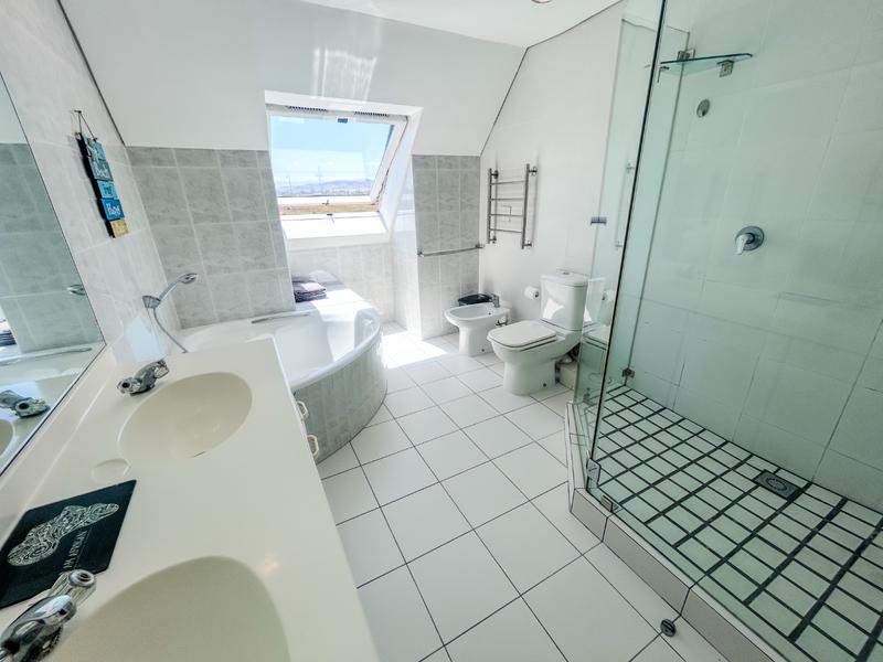 5 Bedroom Property for Sale in Dolphin Beach Western Cape